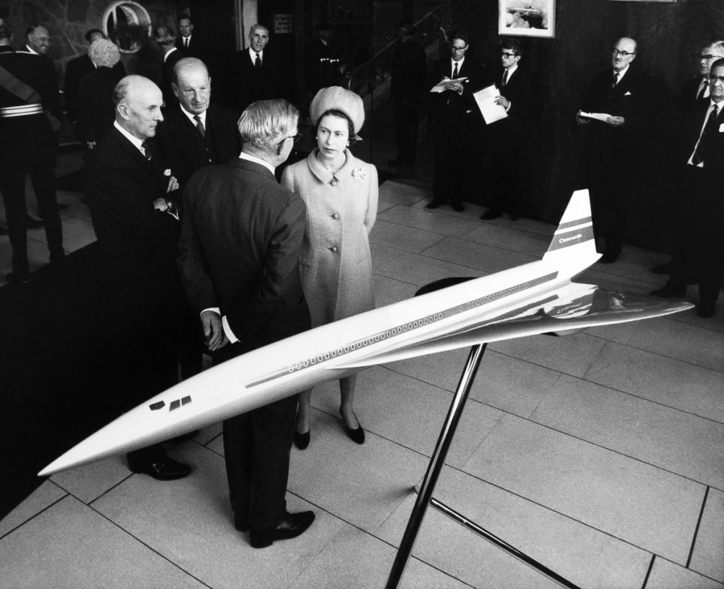 UNITED KINGDOM - SEPTEMBER 01: Bristol Filton; Hm The Queen Elizabeth Ii And Concord Supersonic Airliner Model At The British Aircraft Corporation In September 1966. (Photo by Keystone-France/Gamma-Keystone via Getty Images)